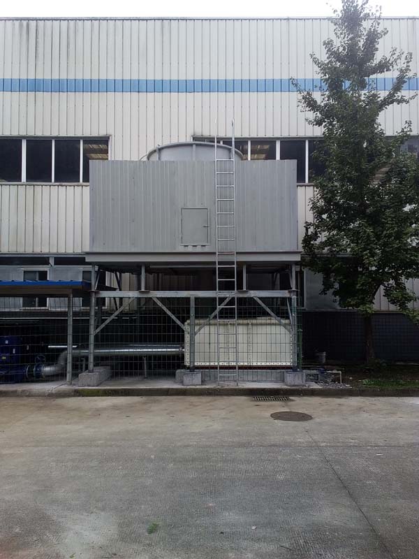 成都高新西區(qū)200噸橫流式冷卻塔1臺