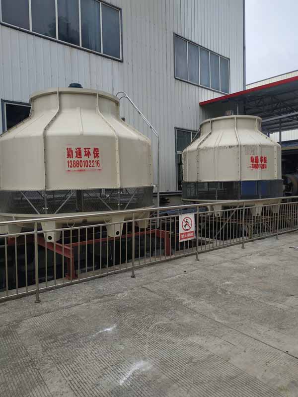 四川綿陽鹽亭GL-200T冷卻塔安裝現(xiàn)場，使用單位，四川中宇橡塑科技有限公司