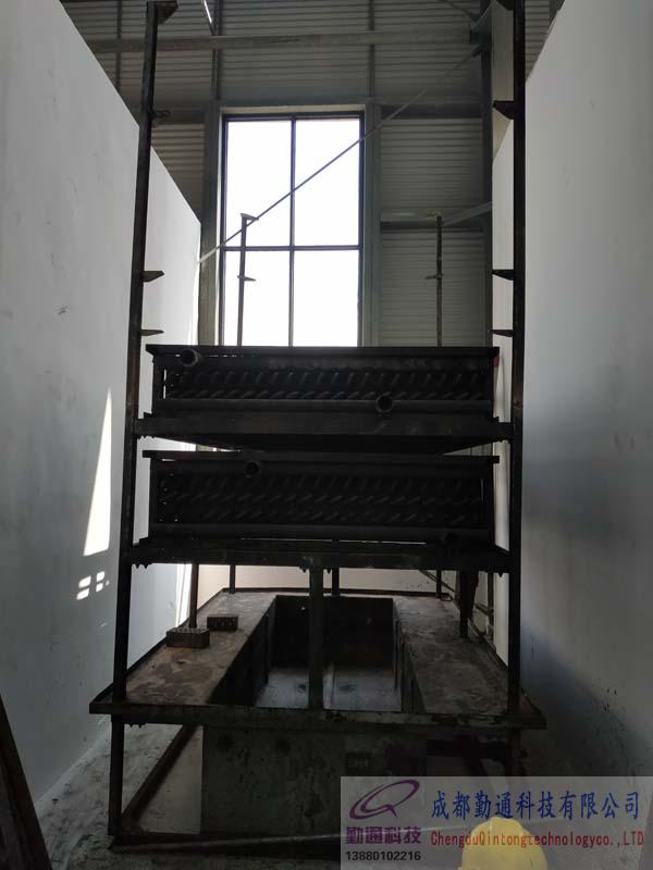 成都清白江汽車(chē)配件廠閉式冷卻塔搬遷安裝現(xiàn)場(chǎng)