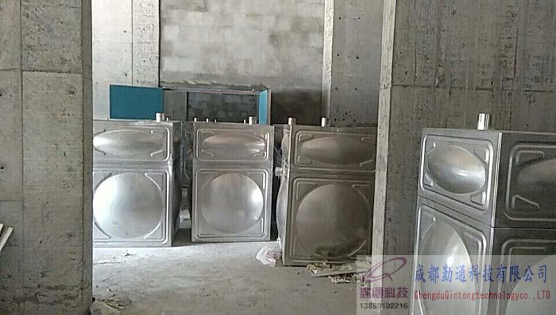 巴中88臺1.5立方不銹鋼水箱安裝現場，訂購單位：成都建工