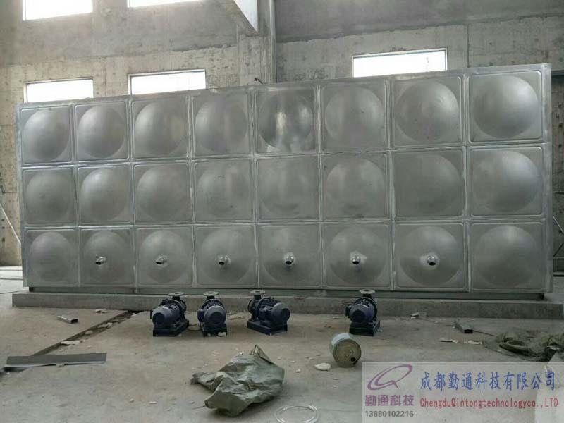 巴中80立方，20立方不銹鋼水箱安裝現(xiàn)場,訂購單位：成都建工集團