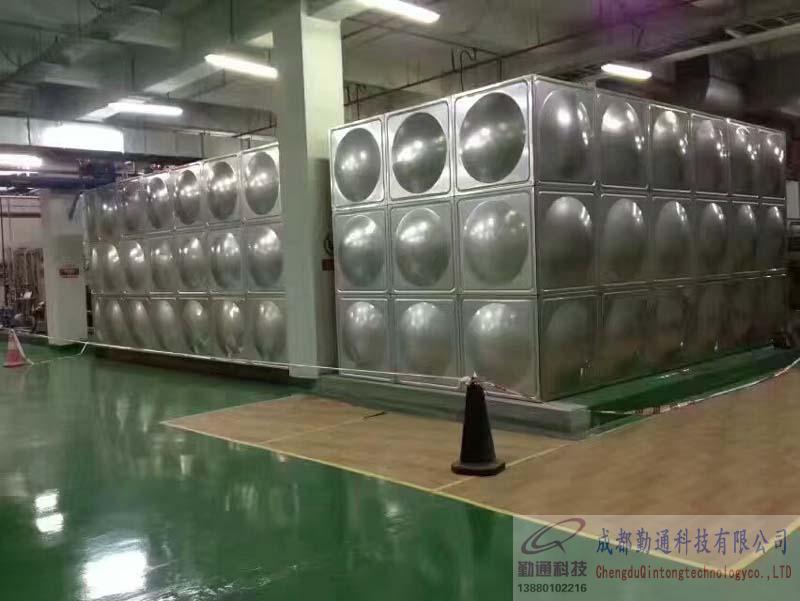 巴中80立方，20立方不銹鋼水箱安裝現(xiàn)場,訂購單位：成都建工集團