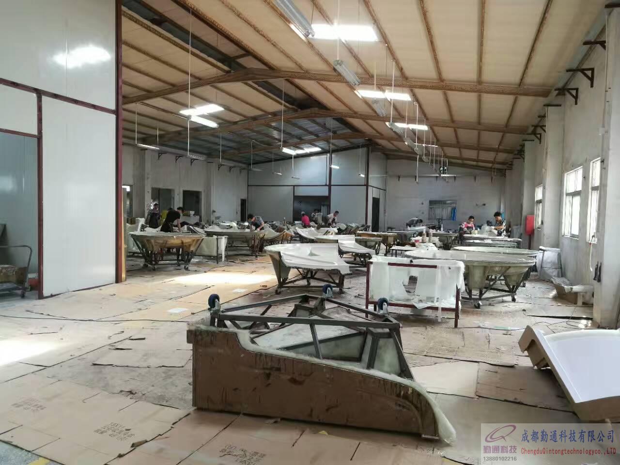 冷卻塔外殼生產(chǎn)現(xiàn)場(chǎng)