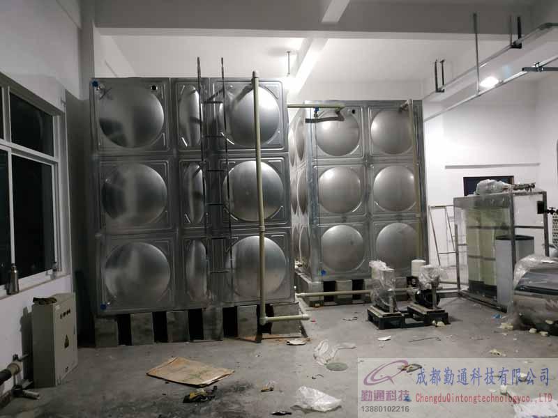 龍泉2臺不銹鋼水箱安裝現場使用單位：美爾則道成都科技有限公司