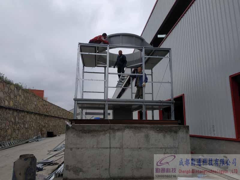 貴州六盤水350L-150L方形橫流塔安裝現(xiàn)場(chǎng)