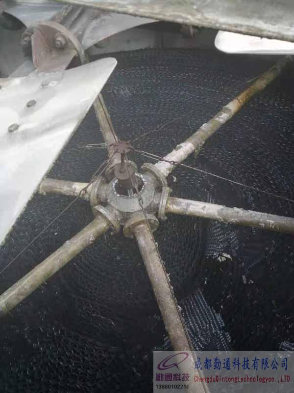 四川成都高新西區(qū)200T冷卻塔部水系統(tǒng)維修