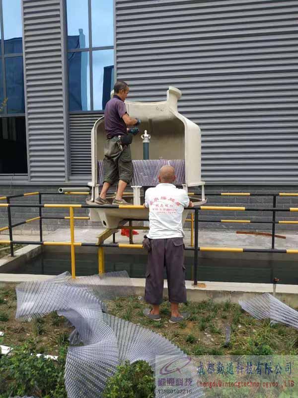 四川成都新都鑄造水冷卻循環(huán)系統(tǒng)50T開式冷卻塔安裝現(xiàn)場(chǎng)