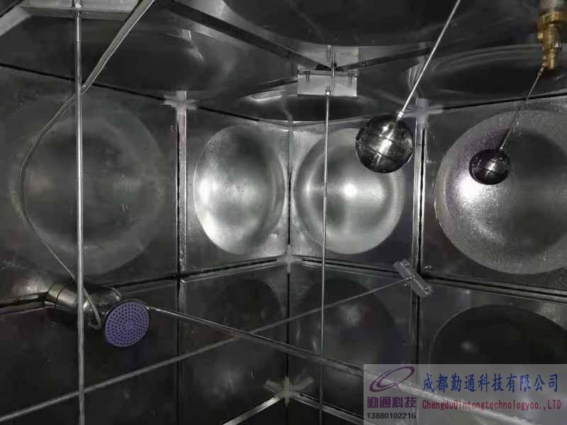 四川雙流18立方304不銹鋼水箱安裝現(xiàn)場(chǎng)