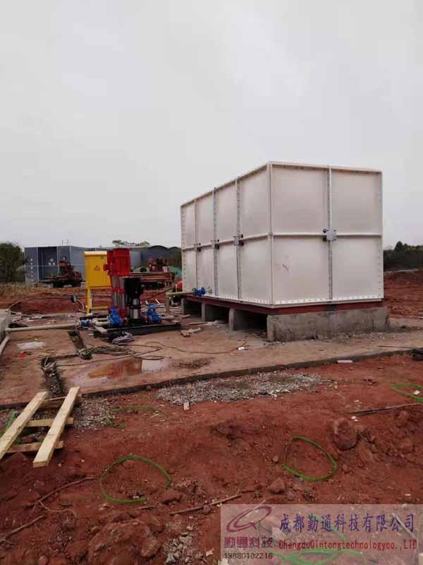 阿里云成都簡陽簡州新城項目玻璃鋼水箱安裝現(xiàn)場