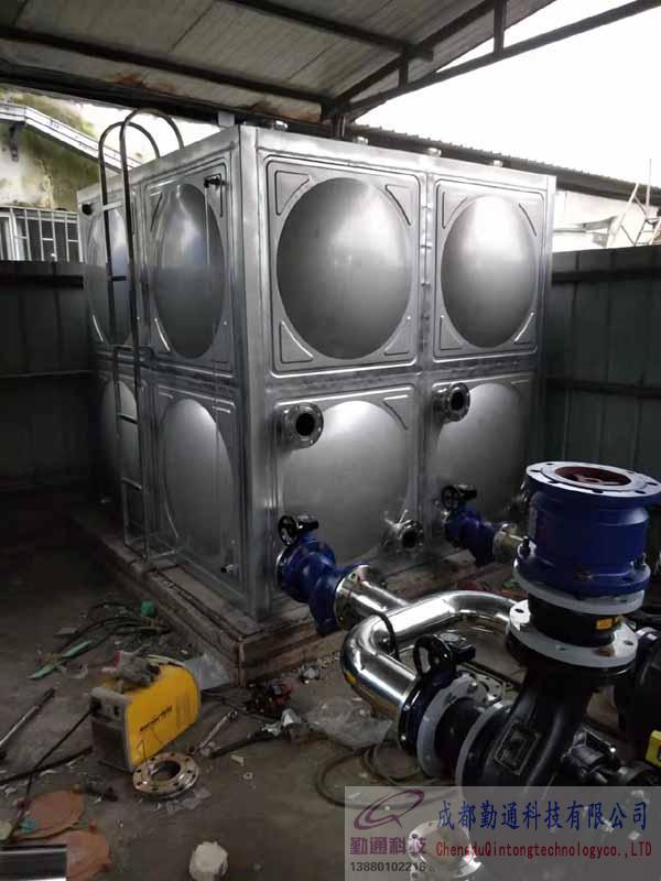 邛崍市8立方不銹鋼水箱安裝現(xiàn)場(chǎng)