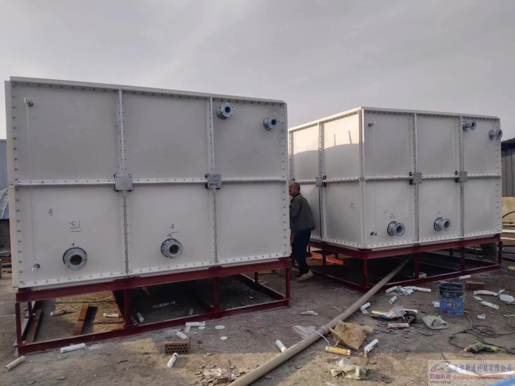 崇州玻璃鋼水箱安裝現(xiàn)場