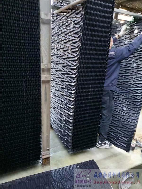 四川德陽(yáng)羅江冷卻塔填料更換現(xiàn)場(chǎng)
