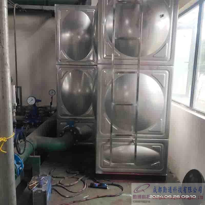 成都水箱，成都不銹鋼水箱安裝現(xiàn)場