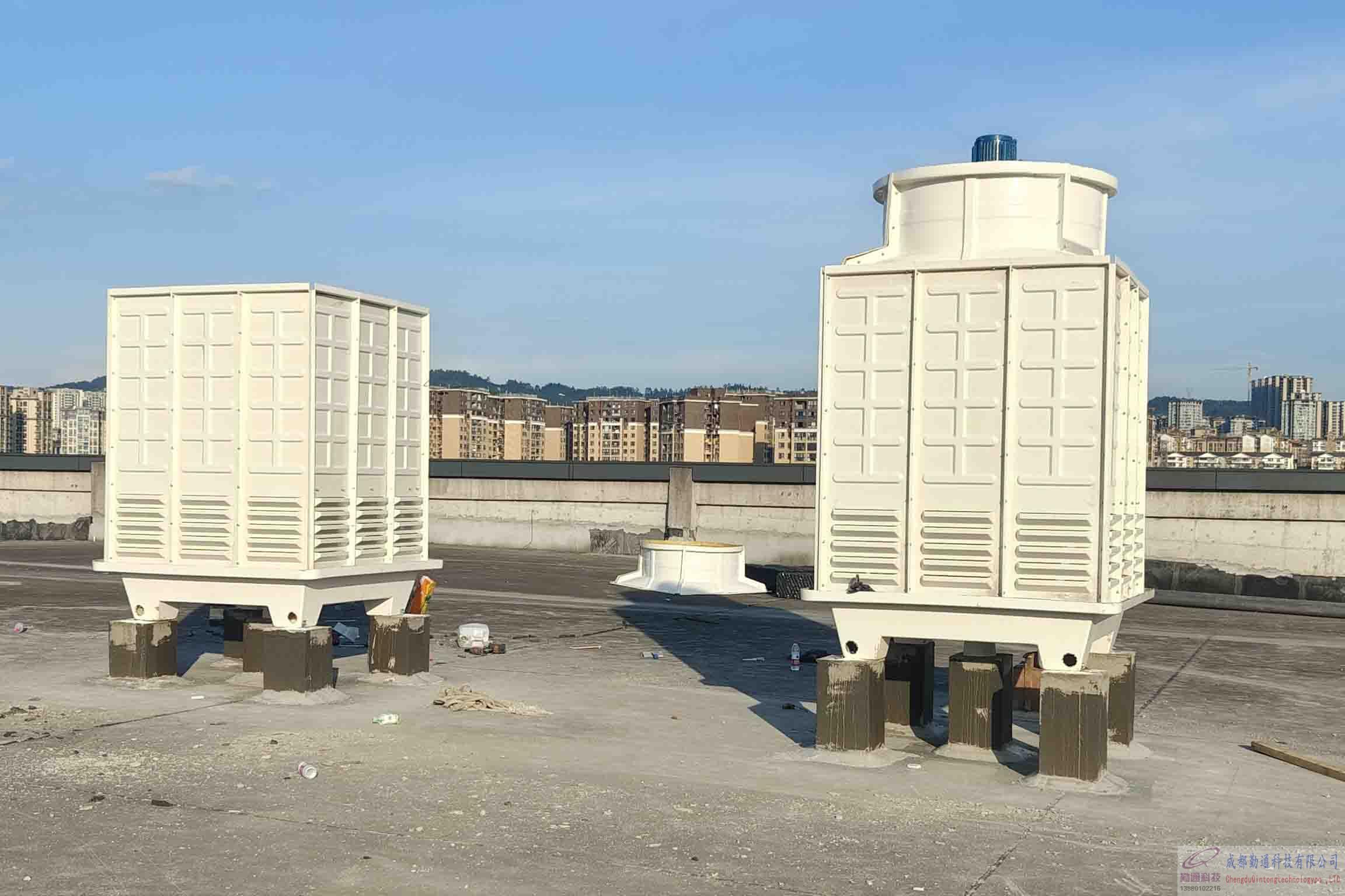 宜賓冷卻塔宜賓逆流玻璃鋼冷卻塔安裝項(xiàng)目現(xiàn)場(chǎng)