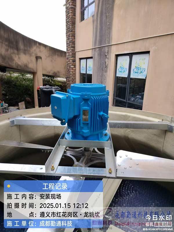 貴州遵義200T 圓形玻璃鋼冷卻塔安裝現(xiàn)場